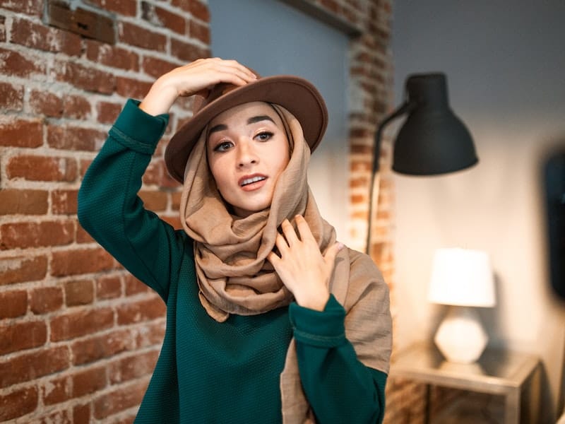 Tips Perpaduan Warna Busana dengan Jilbab