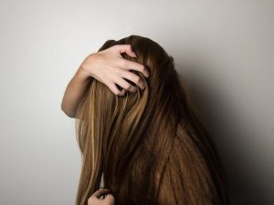 Tips Merawat Rambut Agar Tebal dan Tidak Mudah Rontok