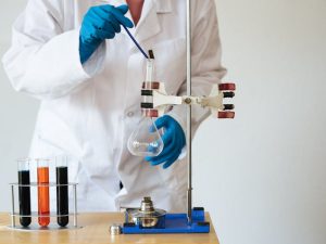 Tenaga Kesehatan Masyarakat, Peluang Karir dan Spesialisasi dalam Bidang Laboratorium Patologi, Kenapa Memilih Karir di Bidang Farmasi? Inilah Prospeknya!