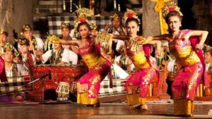 Mengenal "Menggali Keindahan Seni Budaya Indonesia: Dari Tradisi hingga Kontemporer"
