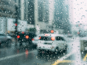 Tips Berkendara di Jalan Tol Saat Hujan