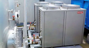 Instalasi heat pump water heater di hotel modern